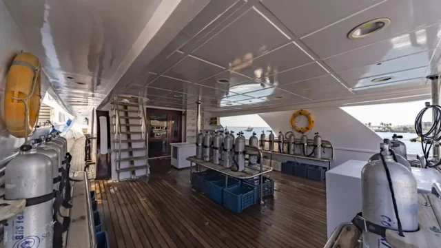 dive-deck